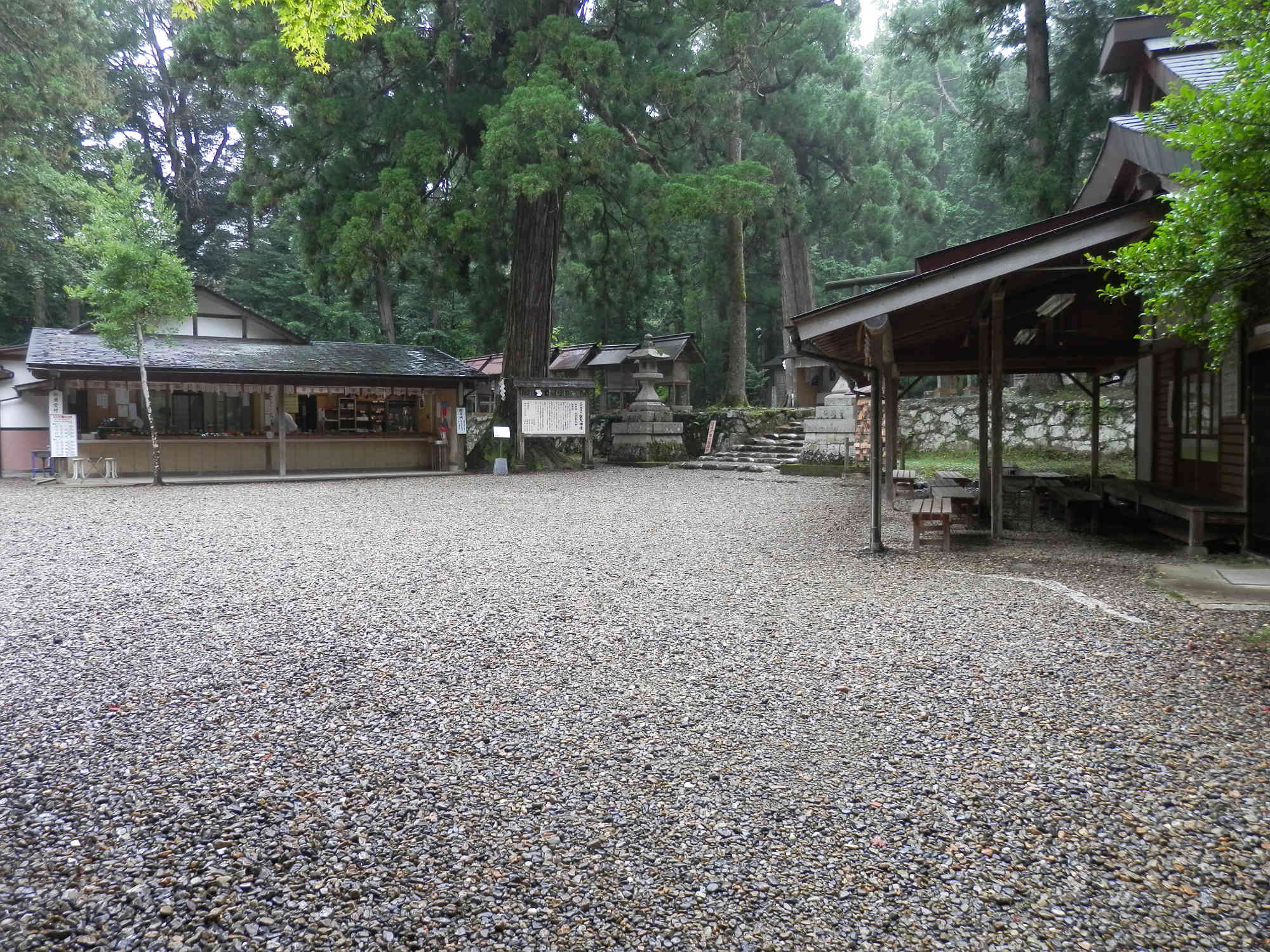 皇大神社の境内