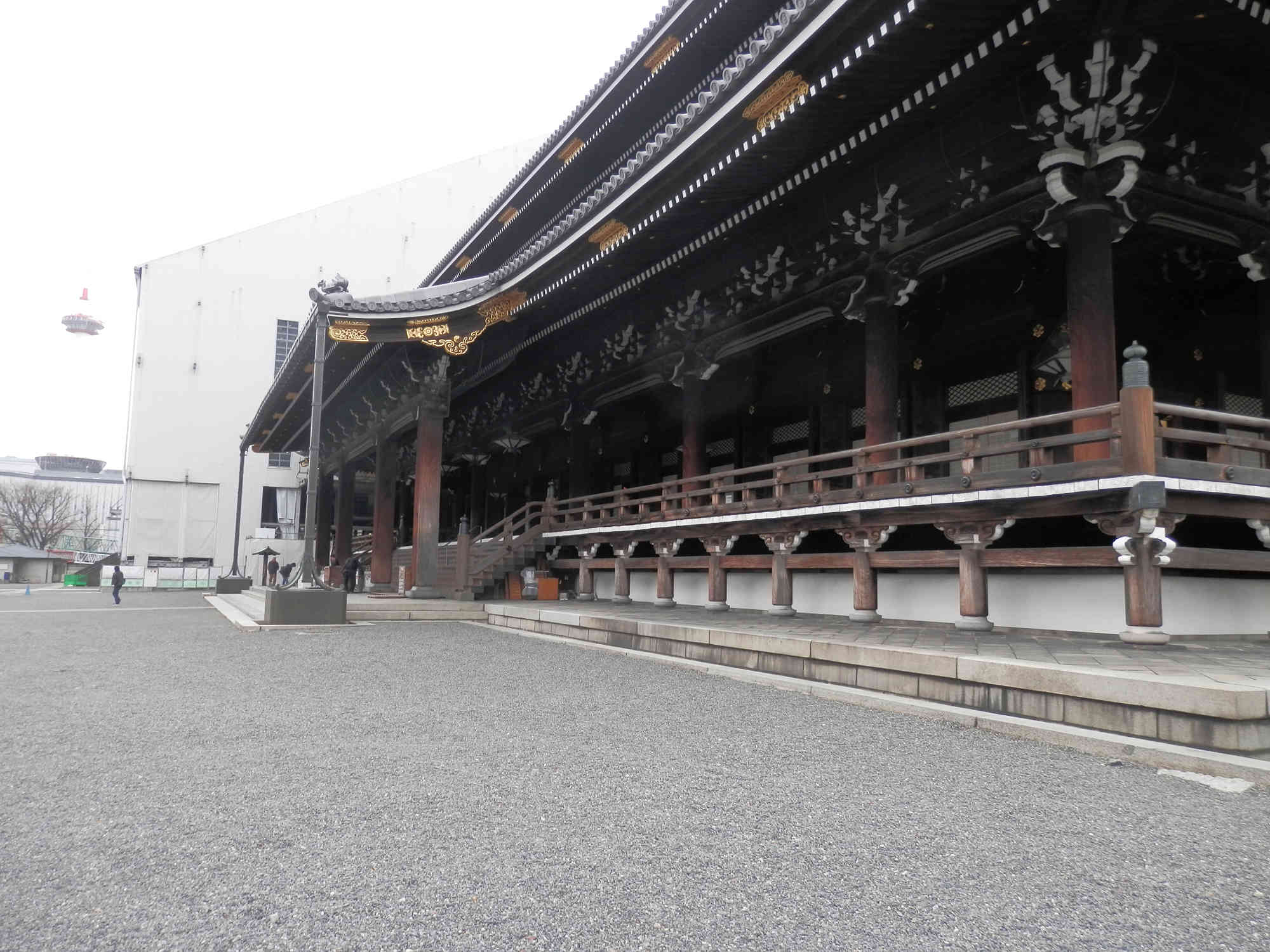 東本願寺 横から