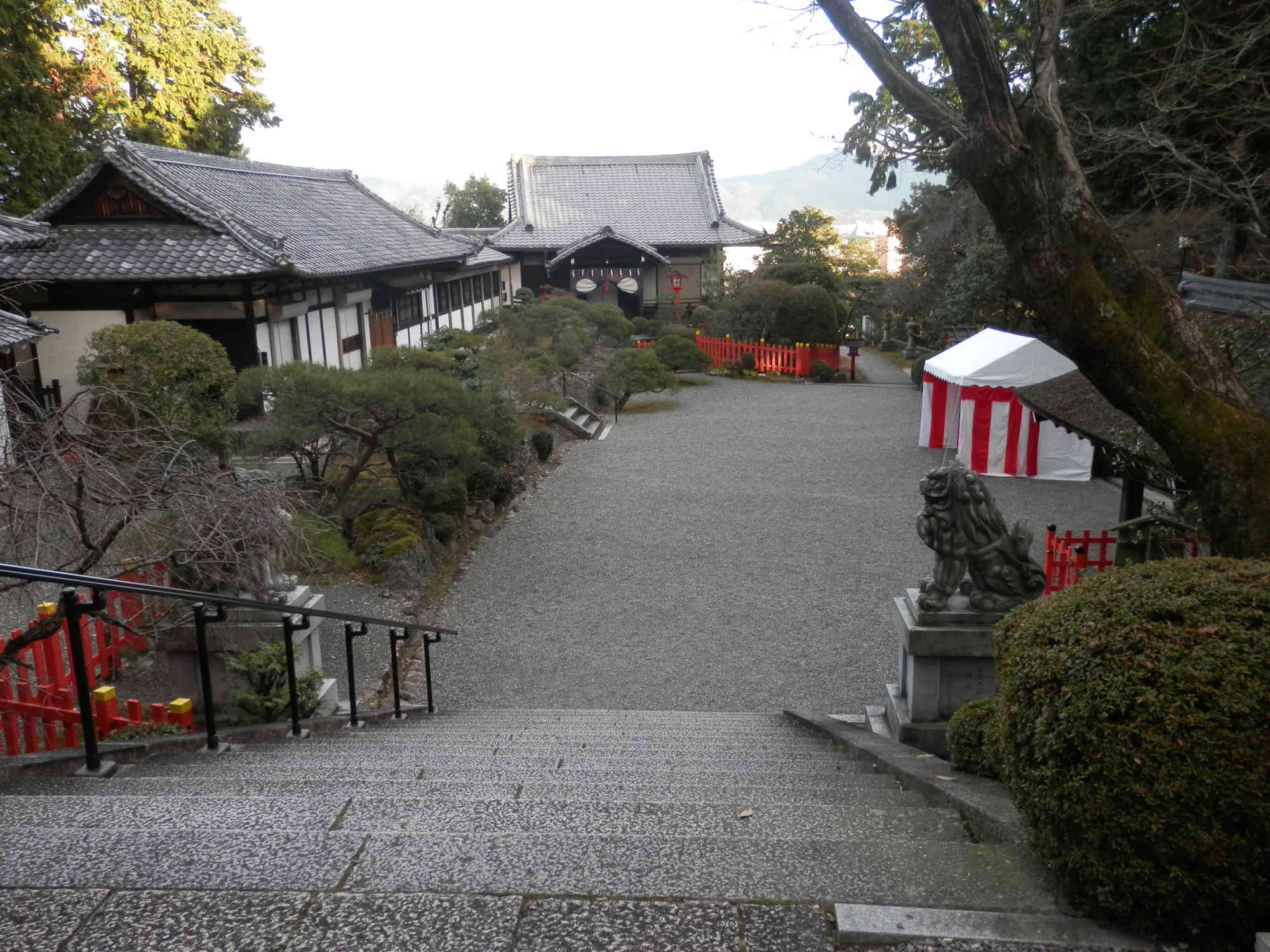 京都建勲神社 境内