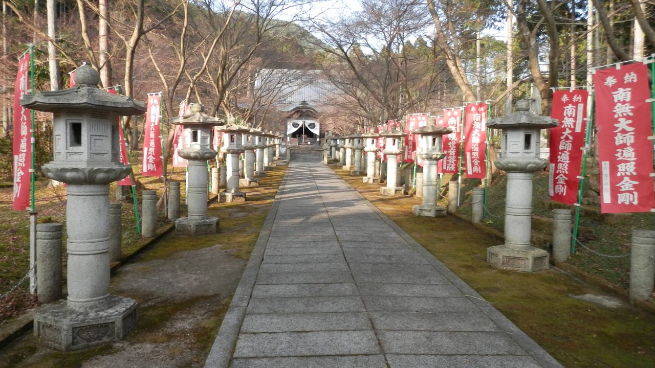 高山寺 本堂前の通り