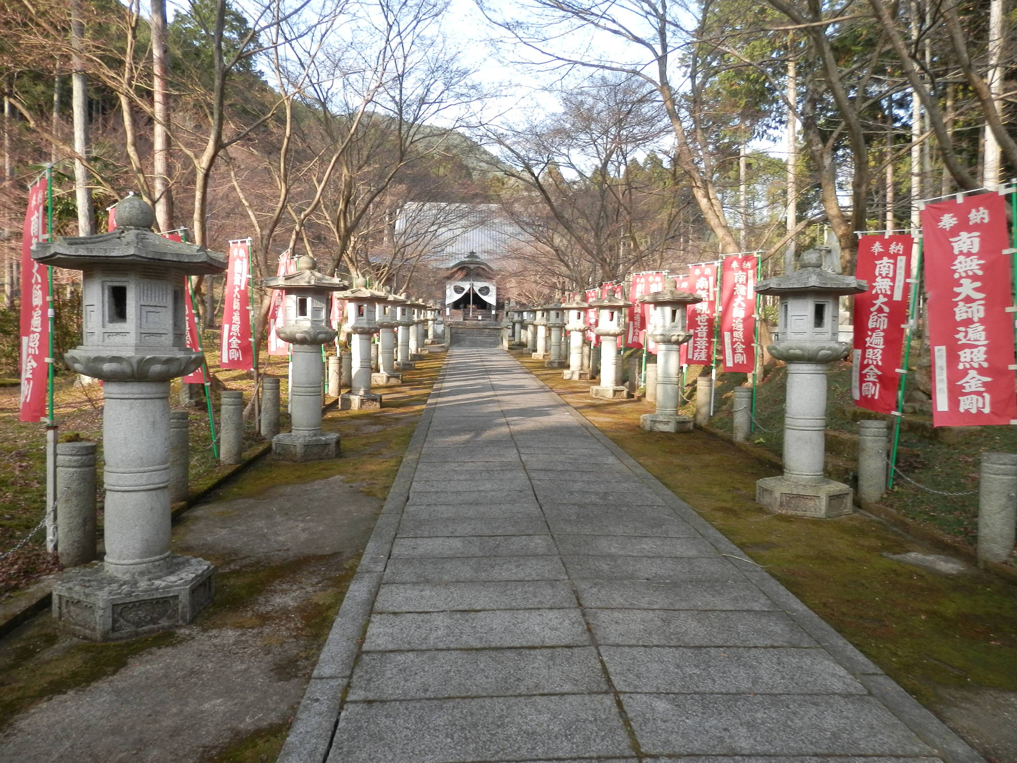 高山寺 本堂前の通り