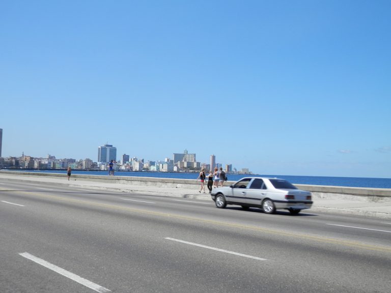 キューバハバナの海岸線