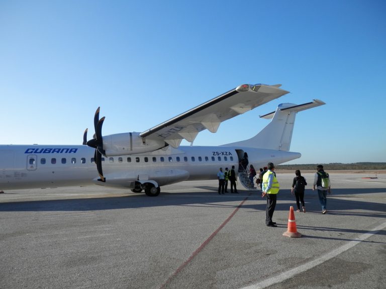 フベントゥド島（青年の島） 飛行機