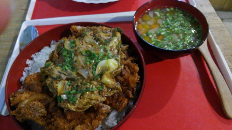 ハバナ旧市街地の日本食堂のかつ丼