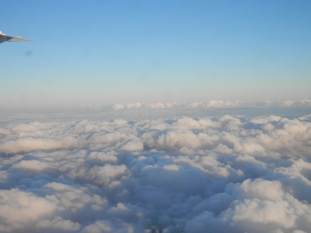 キューバ 空からの写真 雲の上