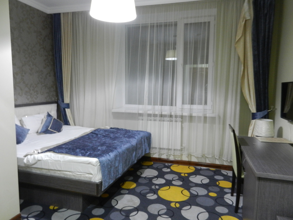 Mildom Hotel Room