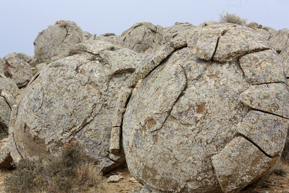 Torysh Stone Balls Valley04