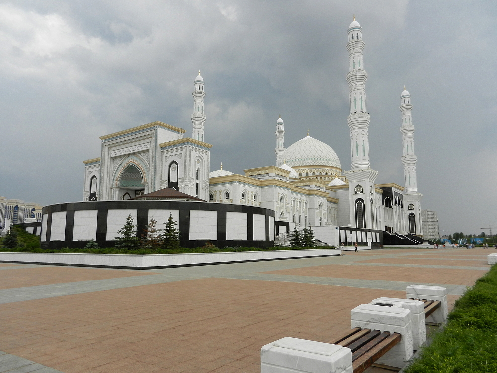 ハズィレット・スルタン・モスク（Hazrat Sultan Mosque）