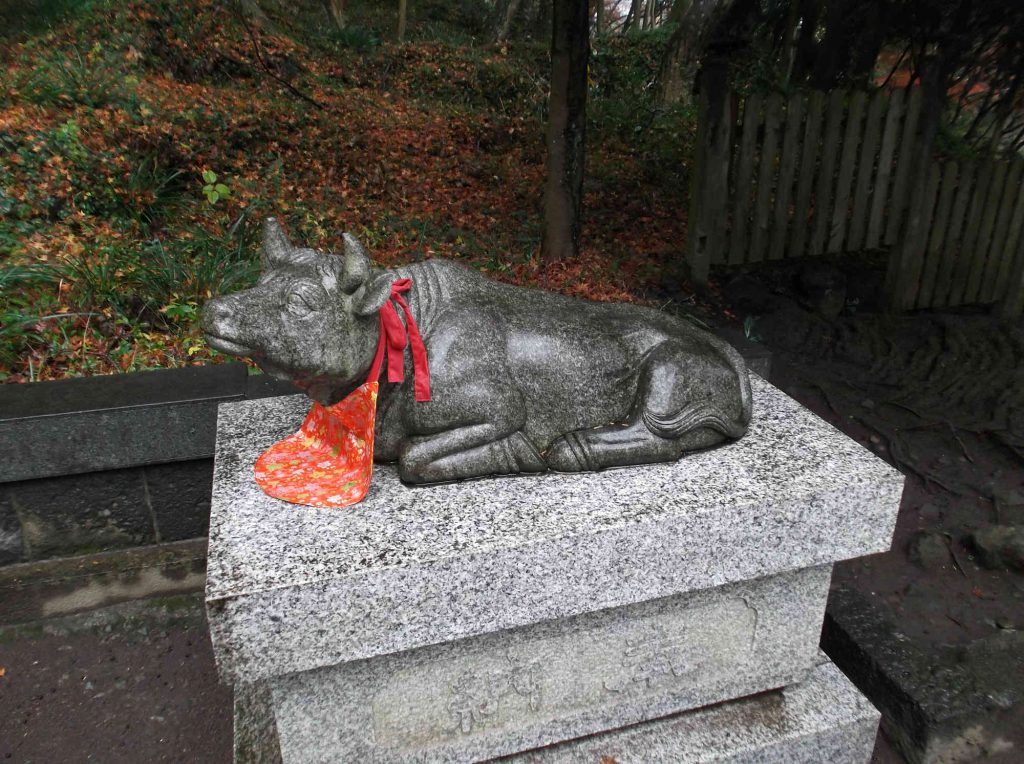 天神社のお牛様