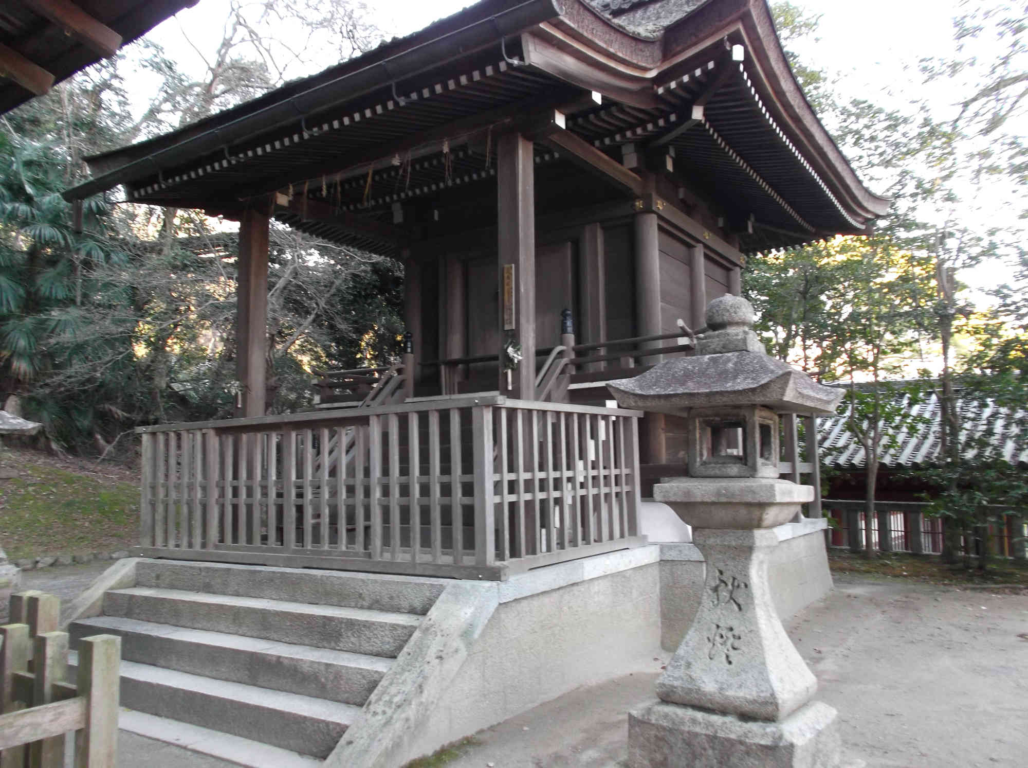 摂社「高良神社」