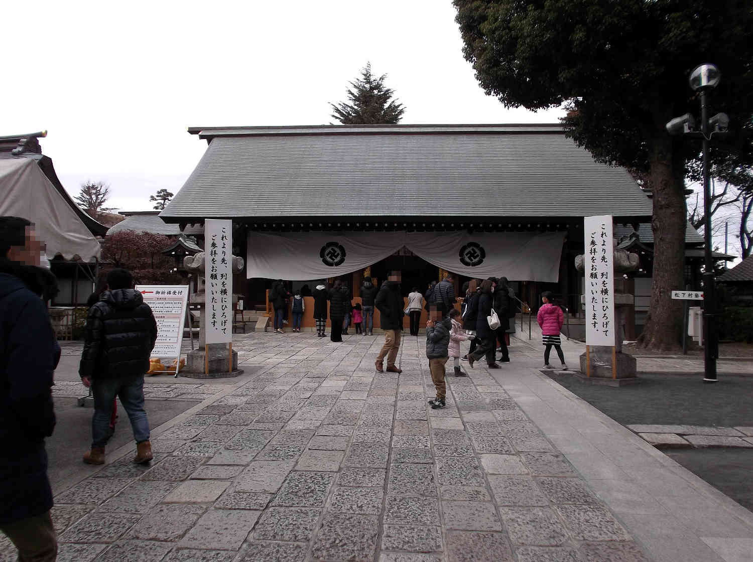 初詣 松陰神社の拝殿（社殿）