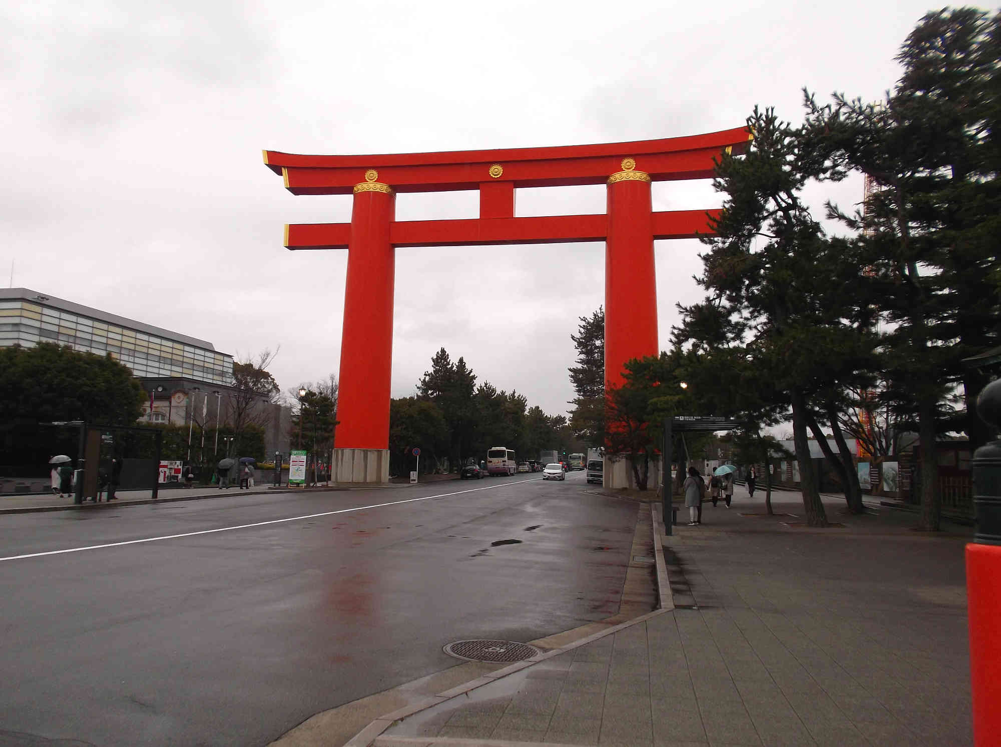 朱色の大鳥居