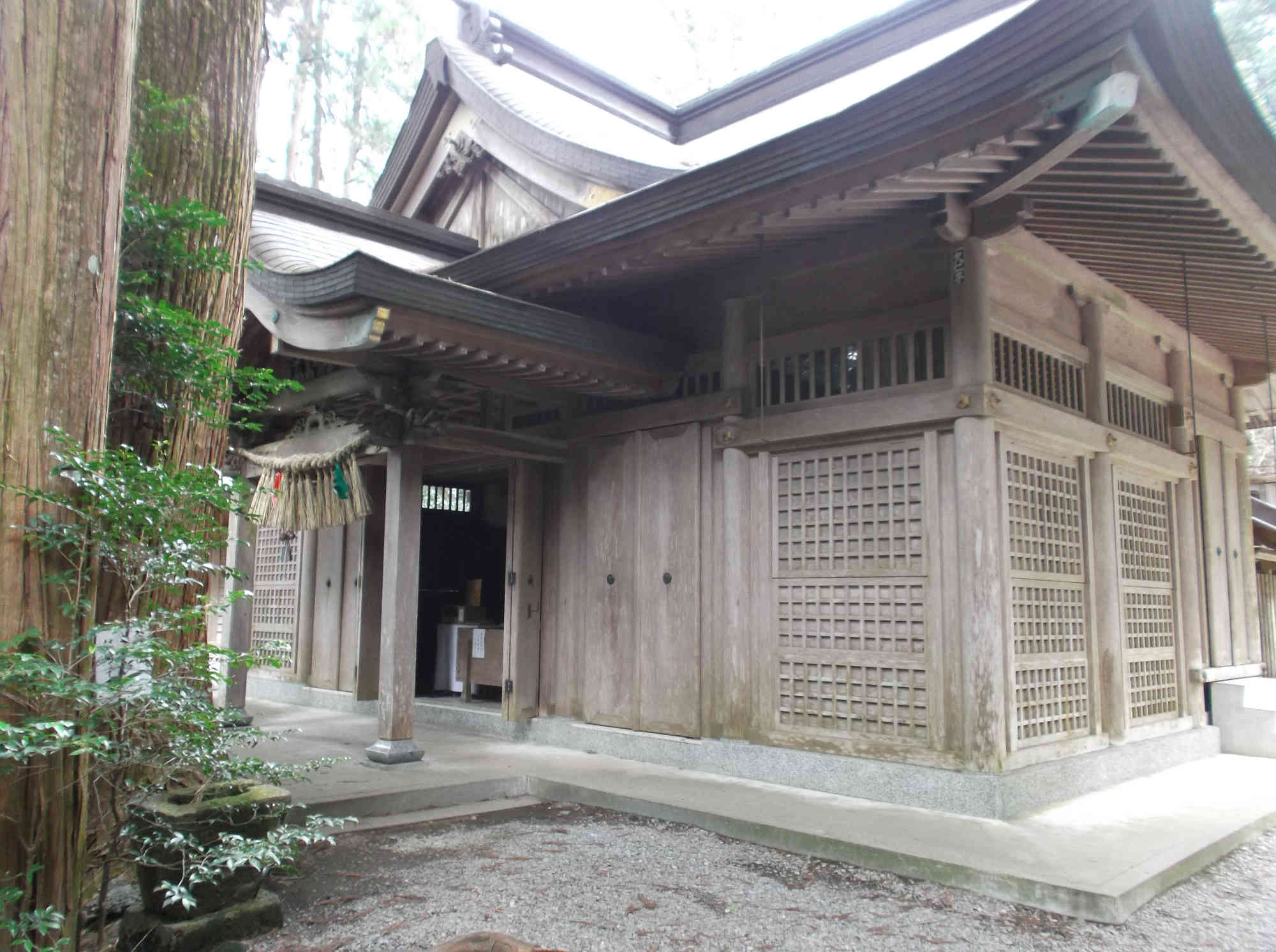 槵触神社 拝殿（本殿）