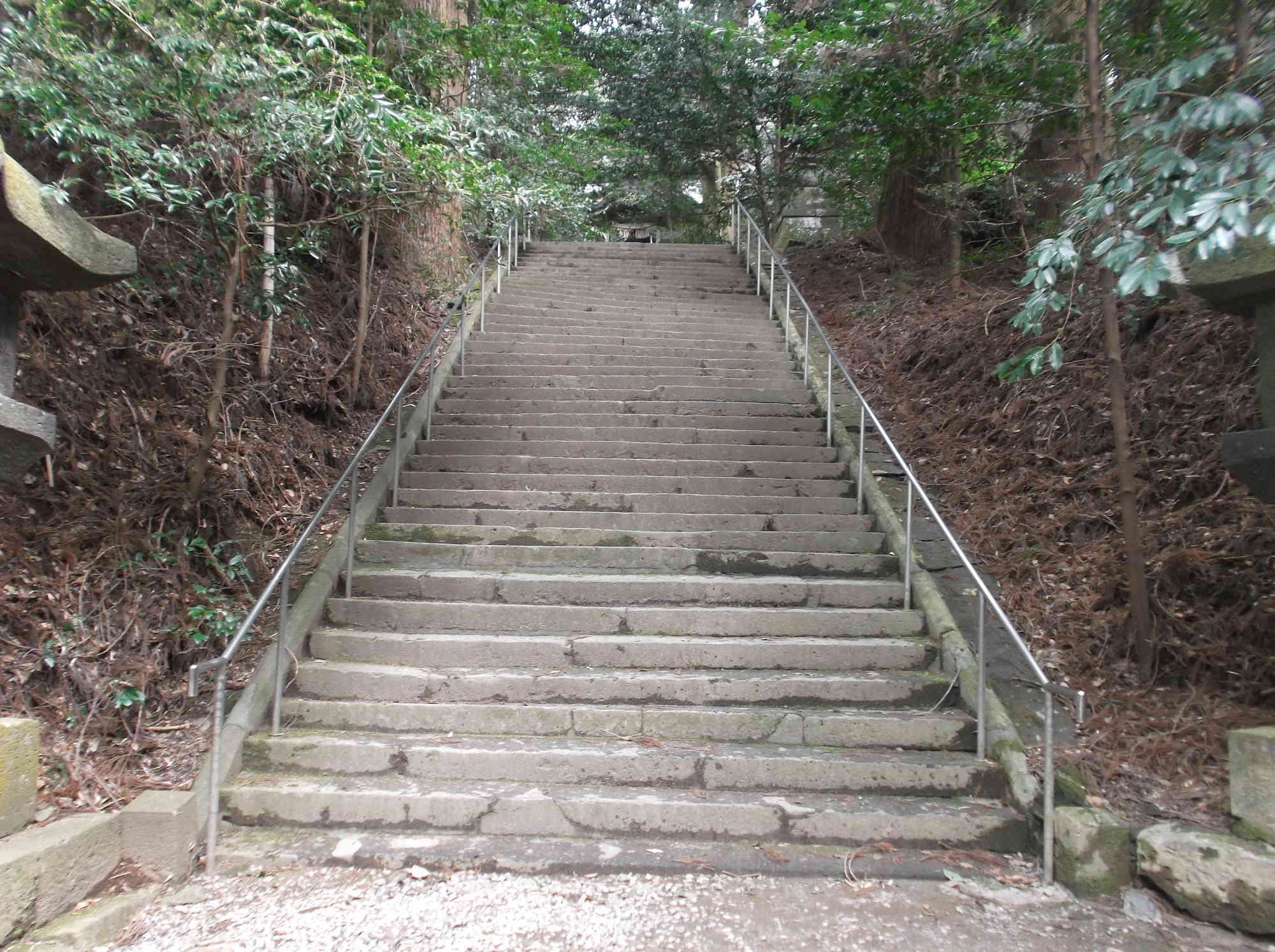 槵触神社 拝殿前の階段