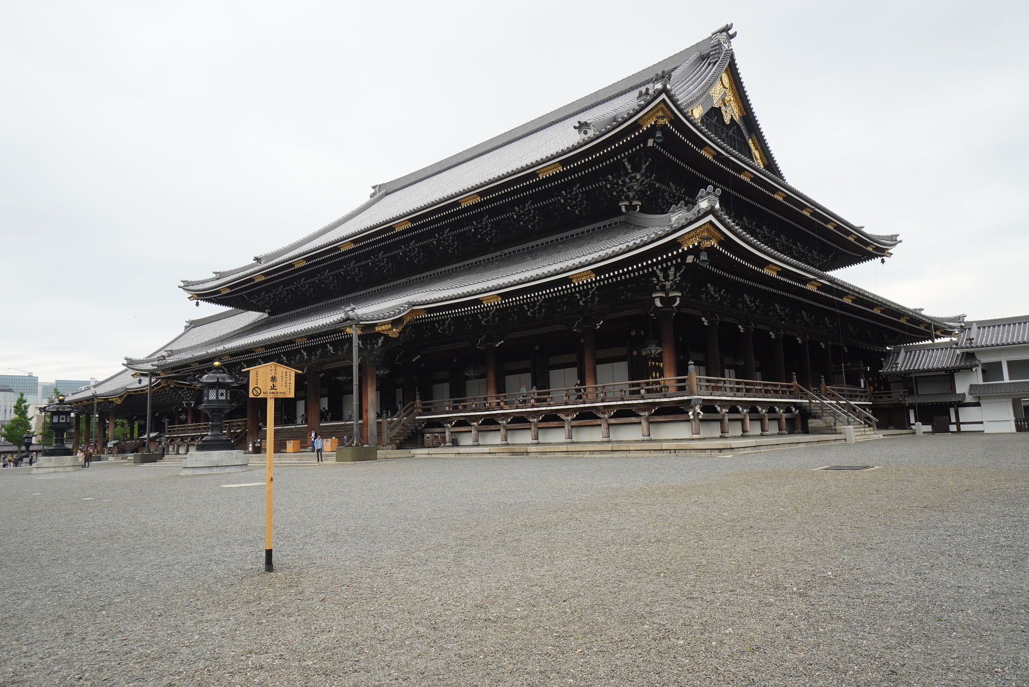 東本願寺 斜めからの御影堂