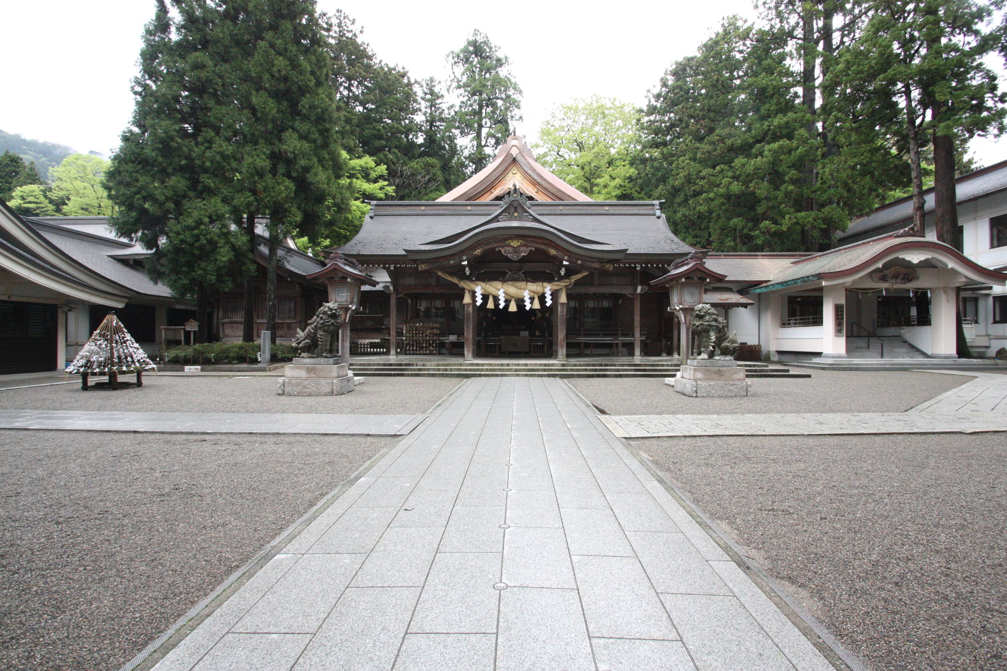 白山比咩神社の本殿（拝殿）