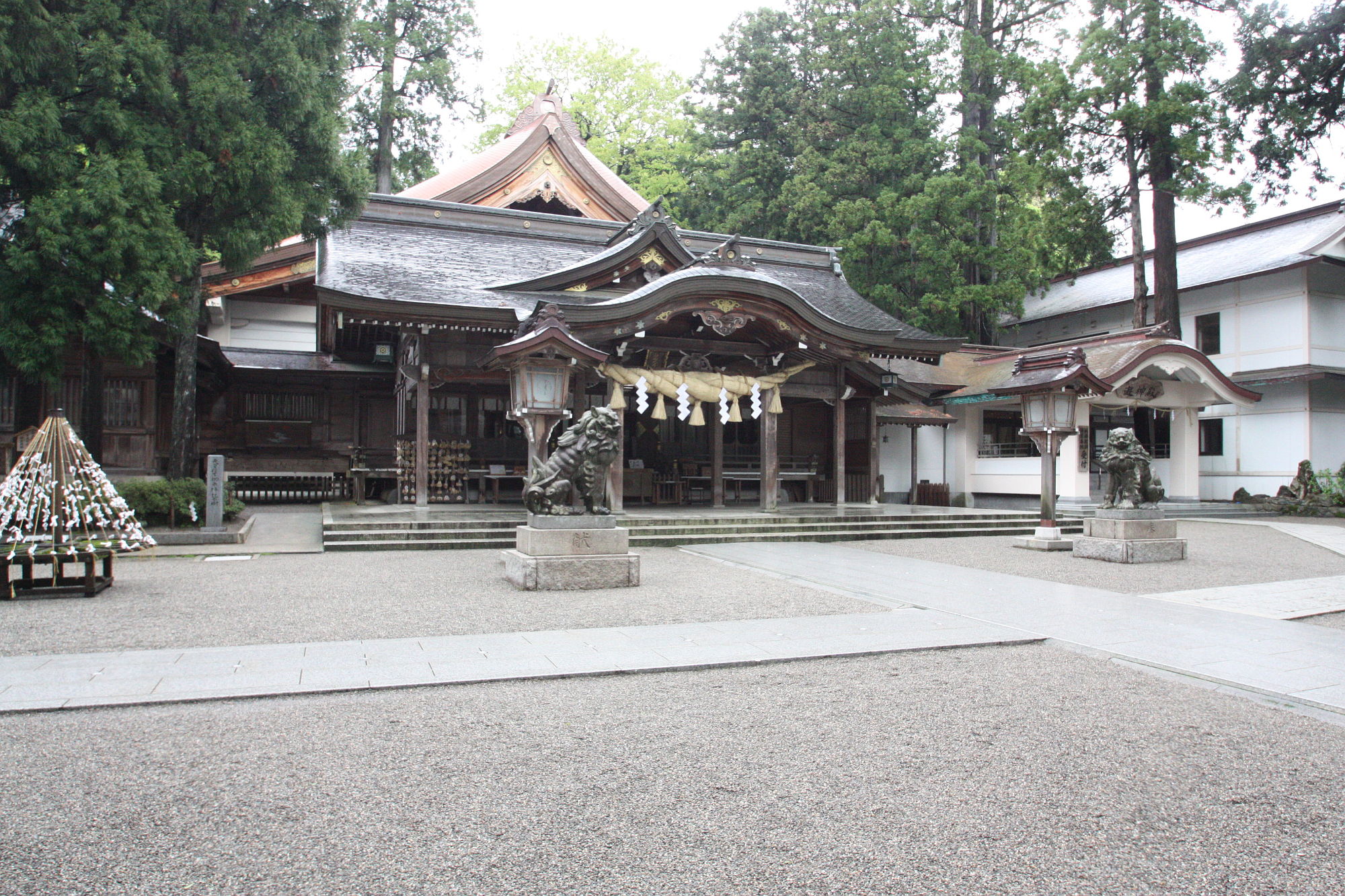 白山比咩神社の本殿（社殿）