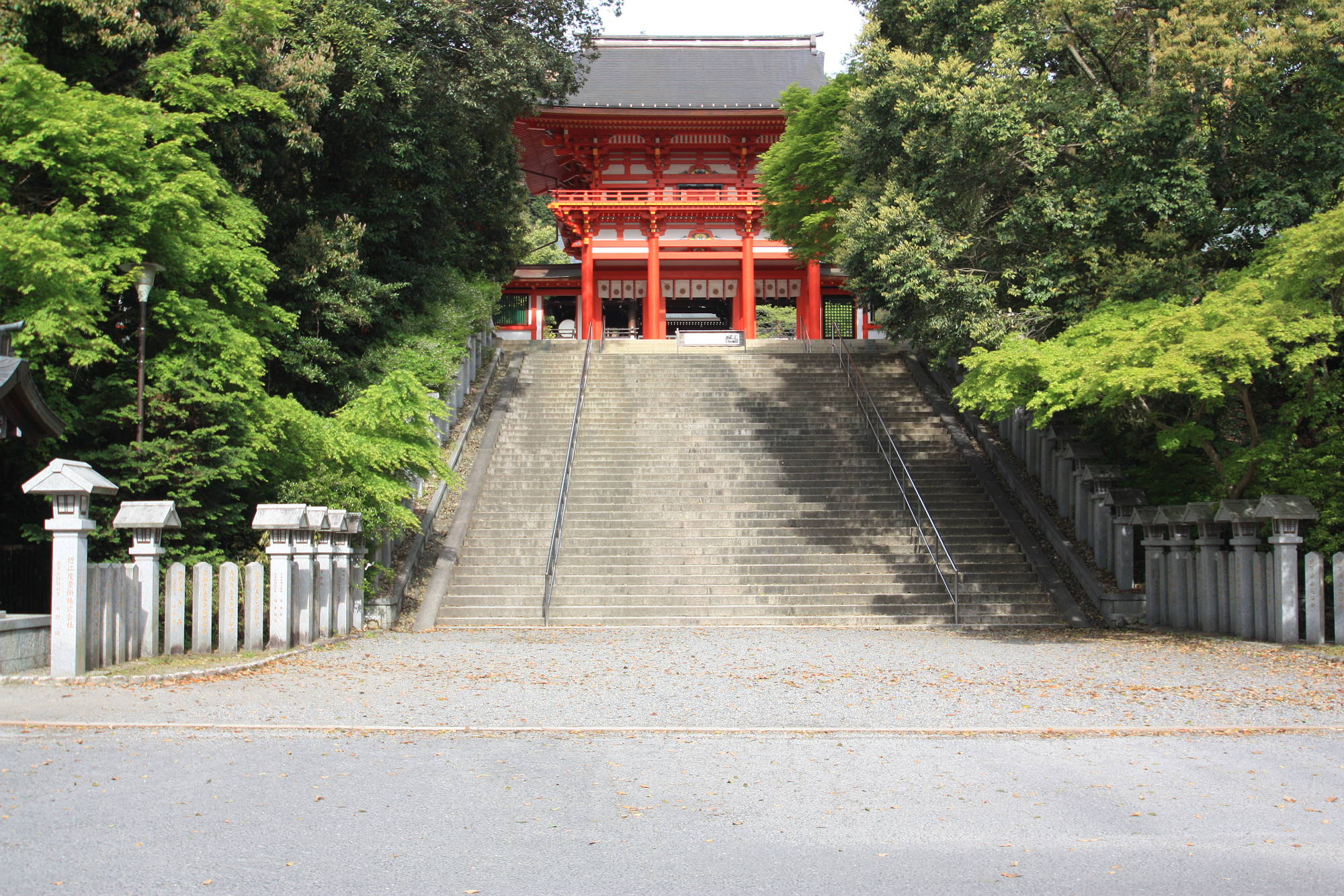 近江神宮の楼門