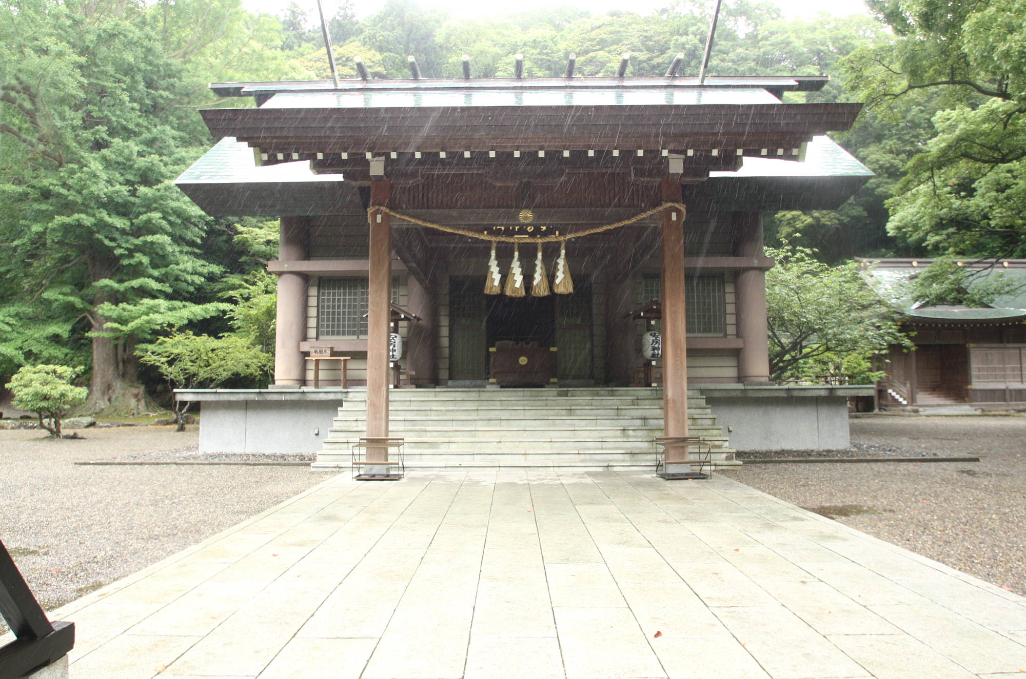 安房神社の拝殿