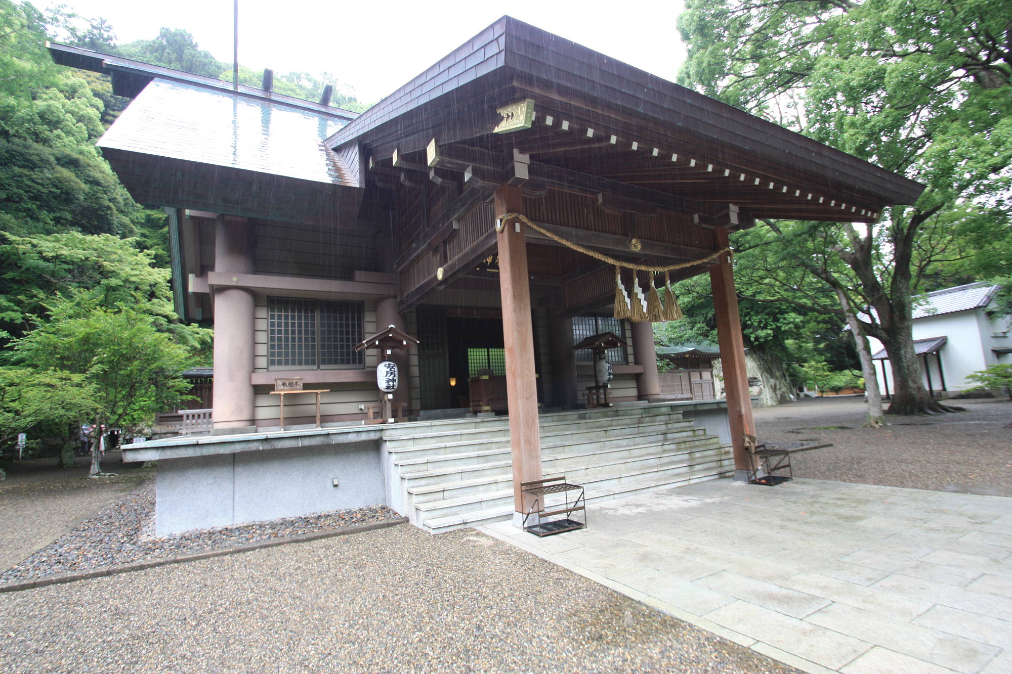 安房神社の本殿（社殿）