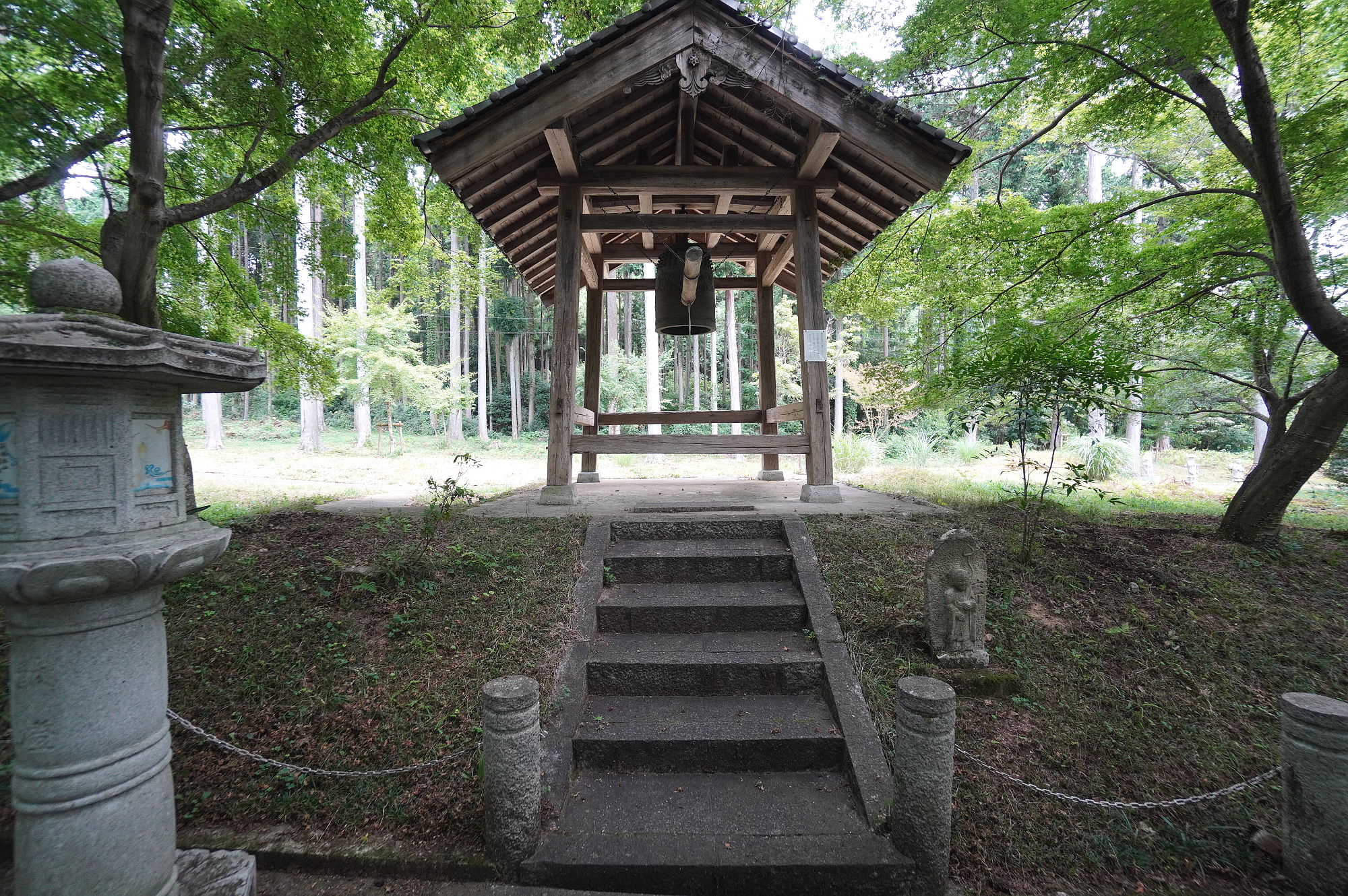 高山寺の鐘楼