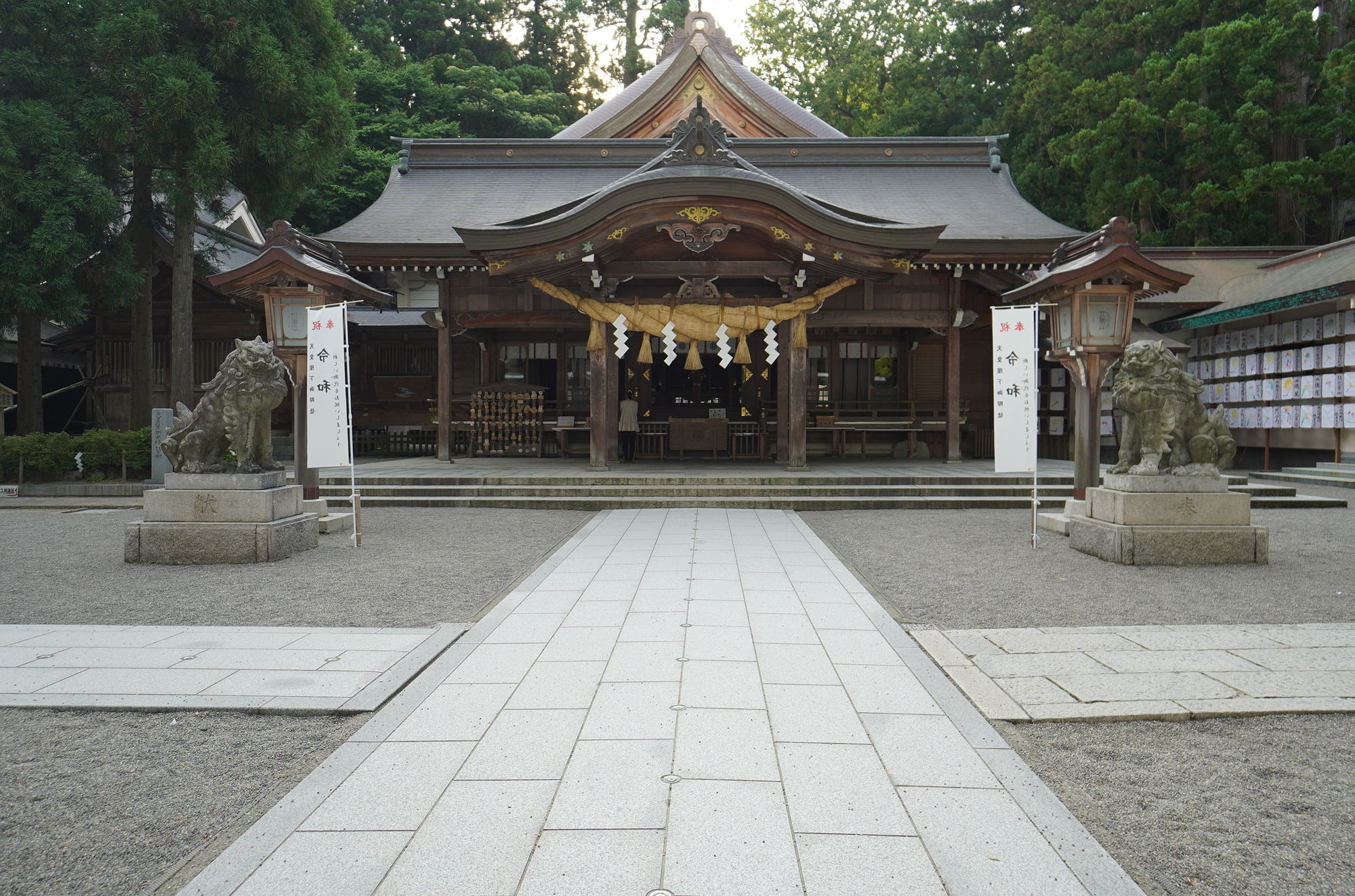 白山比咩神社の社殿（拝殿）