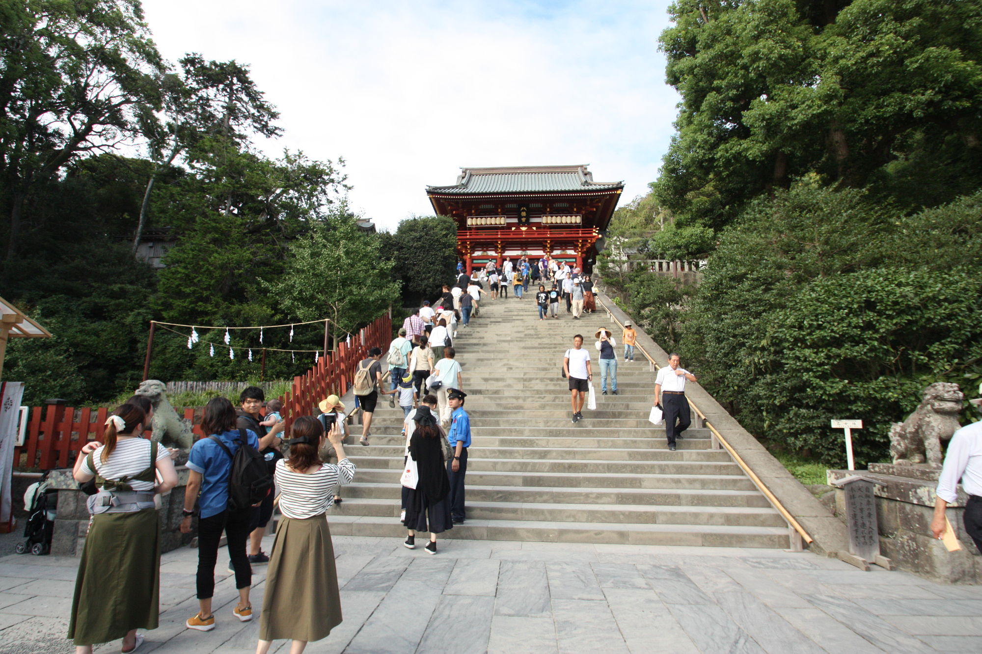 階段下から見上げた本宮（上宮）