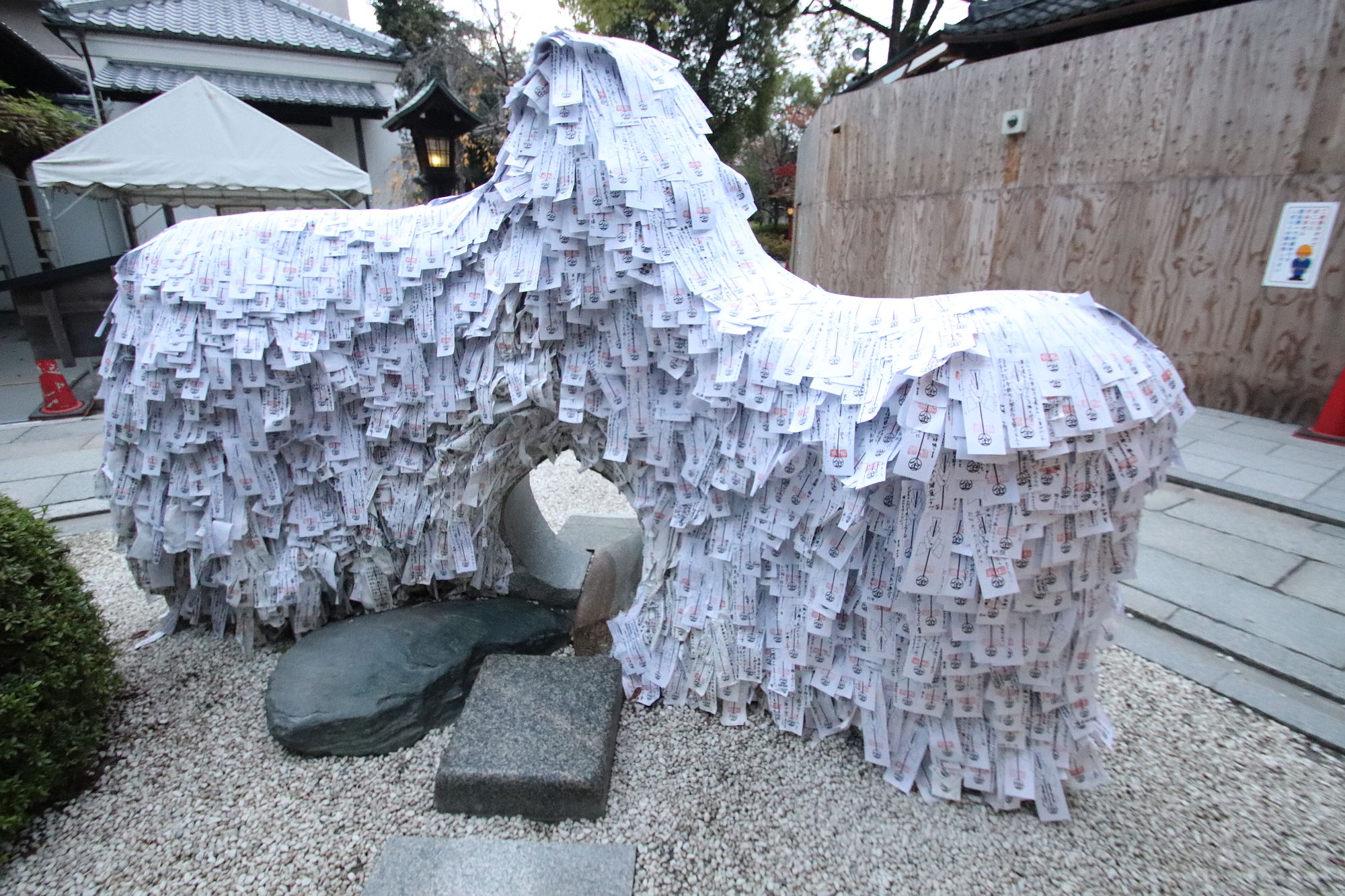 縁切り神社（安井金比羅宮）「縁切り縁・結び碑」