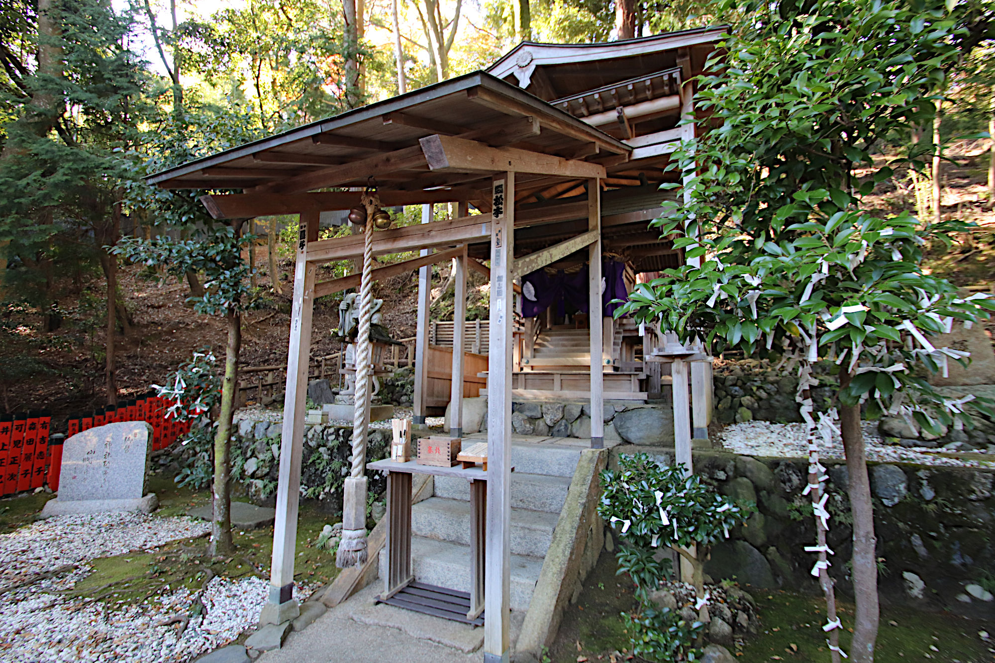 御髪神社の拝殿