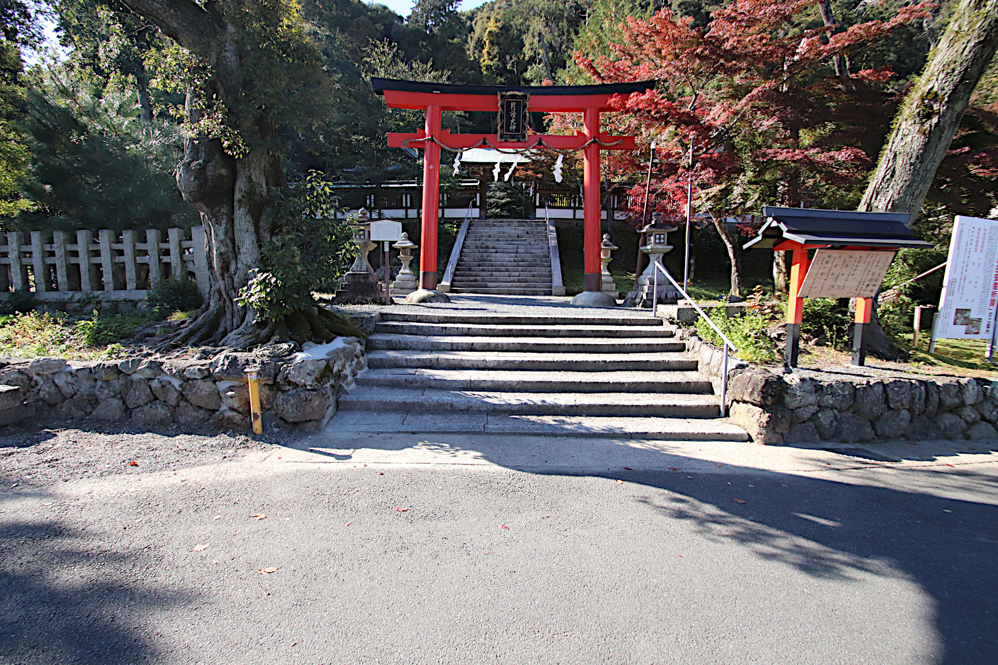 月読神社（松尾大社の摂社）