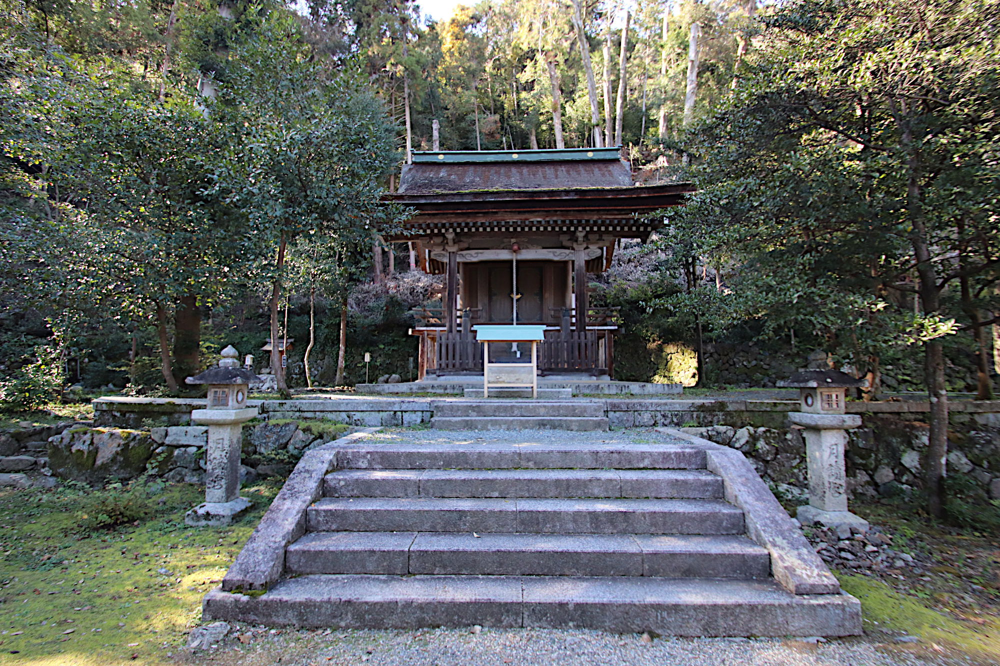 月読神社の拝殿（松尾大社の摂社）