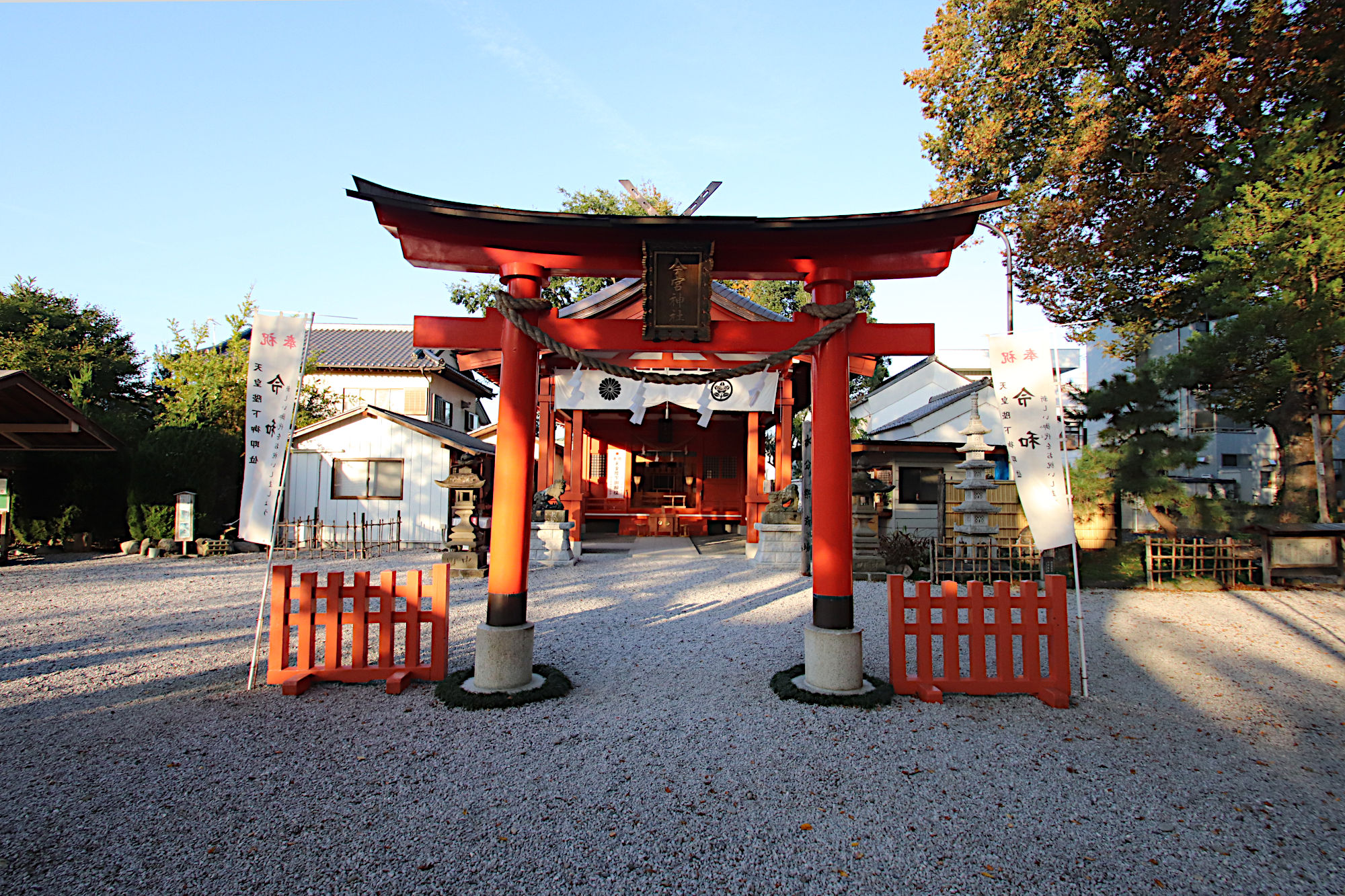 秩父今宮神社の鳥居と拝殿