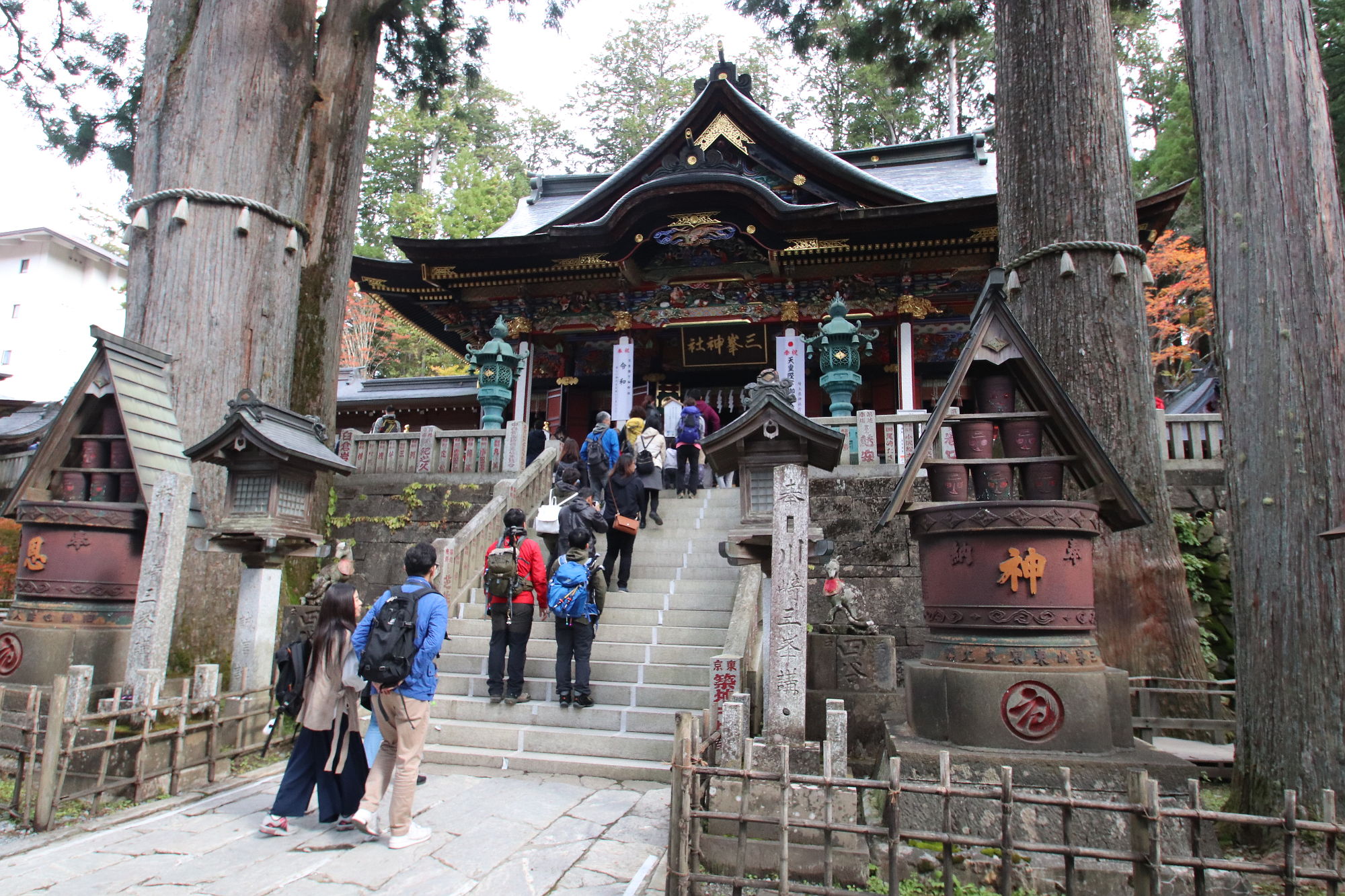 三峰神社の拝殿