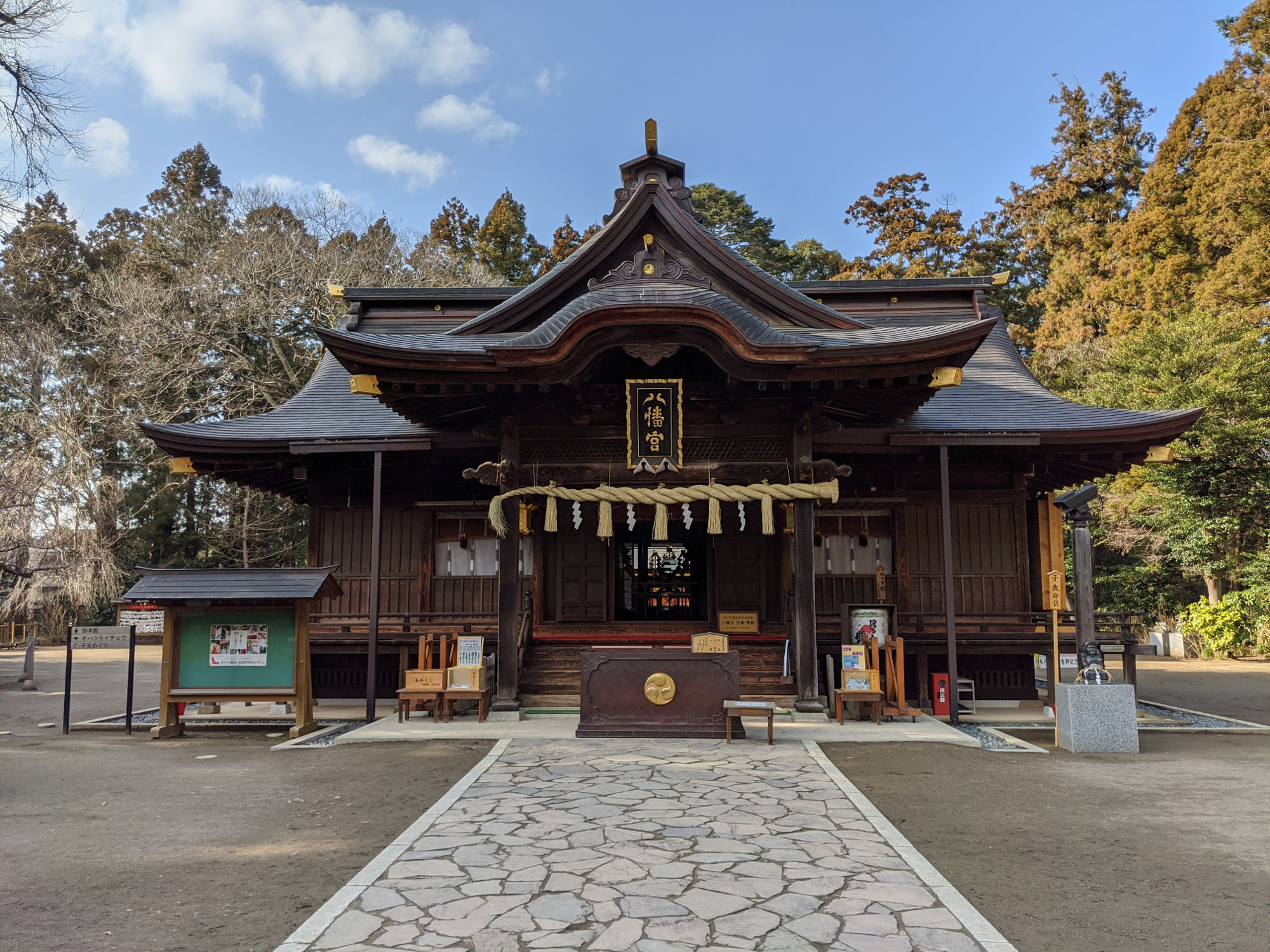 水戸八幡宮の拝殿（Google Pixel4で撮影）