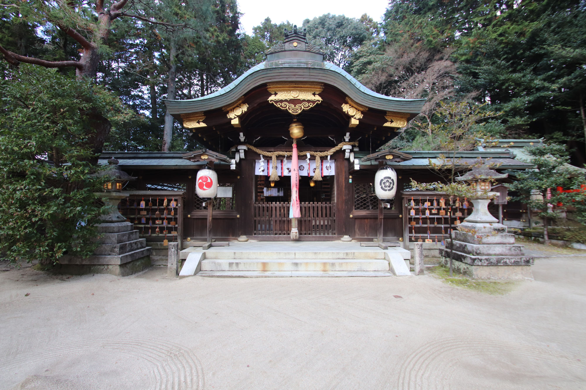 八大神社の拝殿