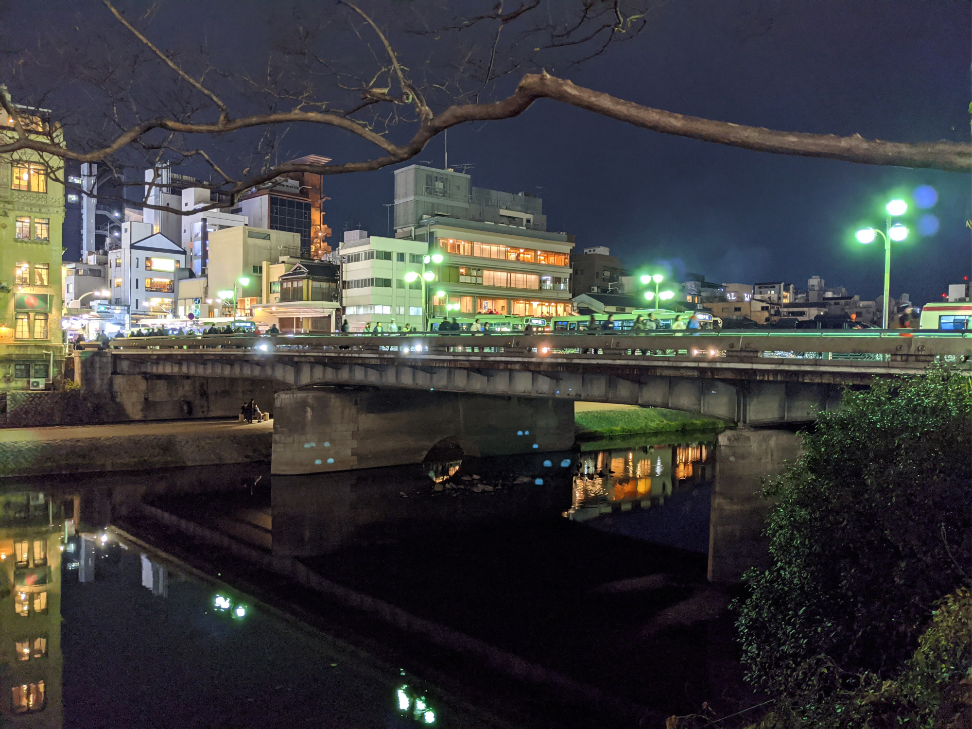 夜の四条大橋