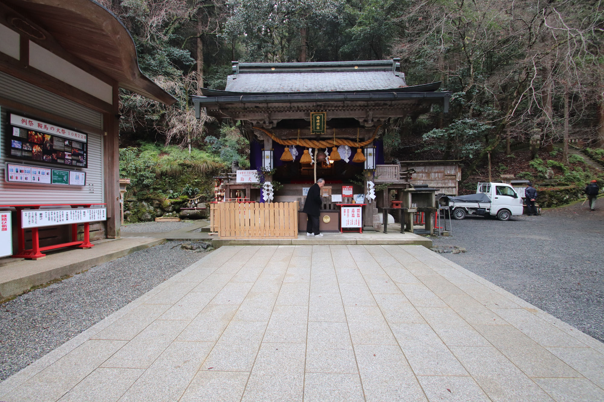 由岐神社の拝殿