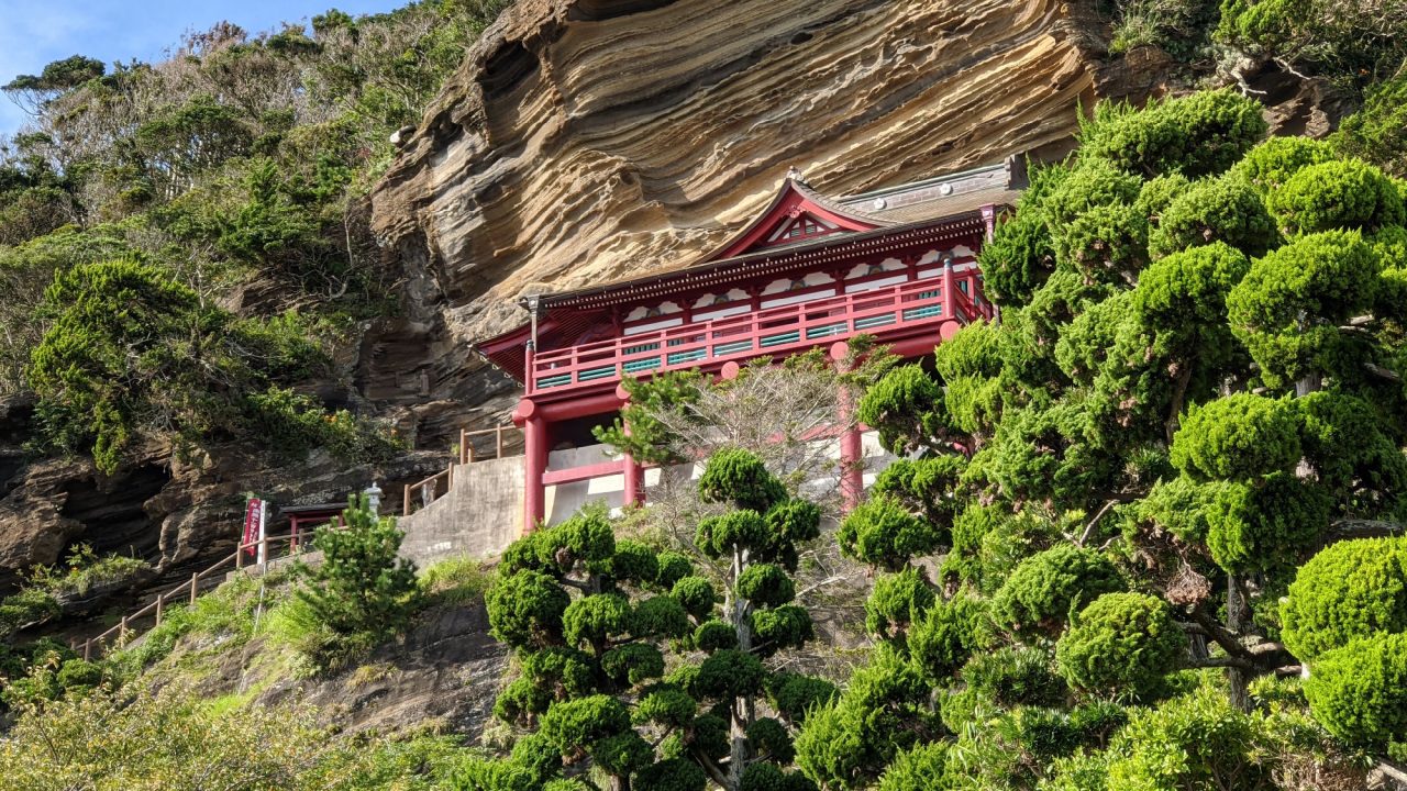 大福寺（崖観音）のお堂