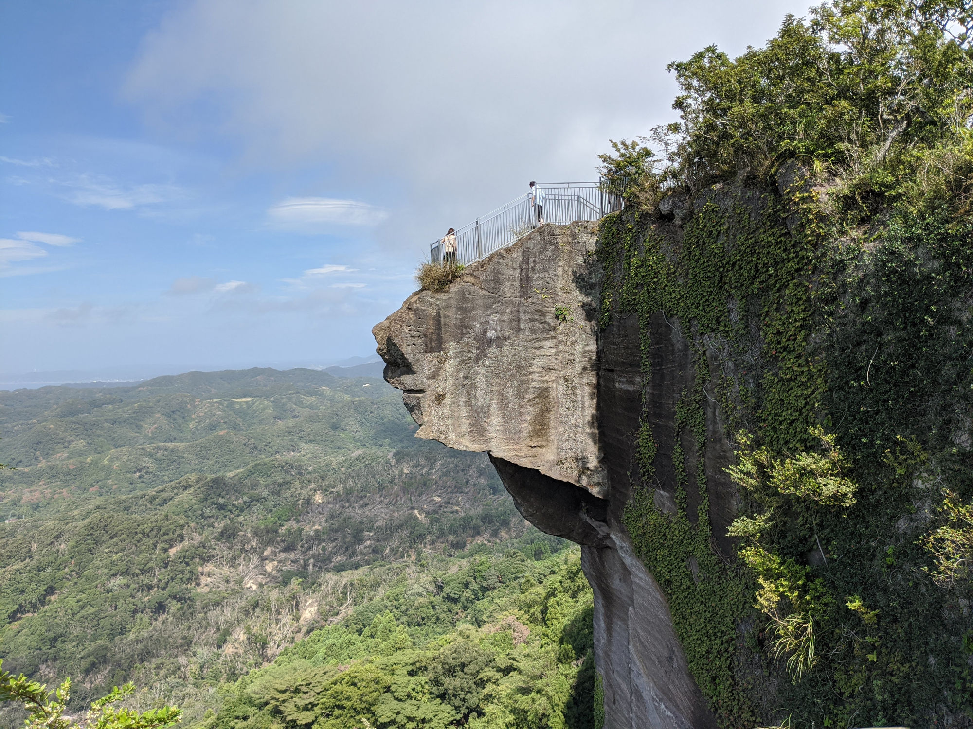 鋸山展望台の地獄のぞき