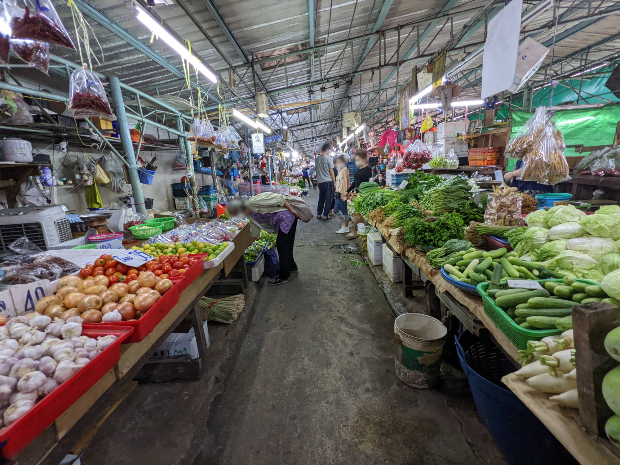 クロントーイ市場で売られている野菜