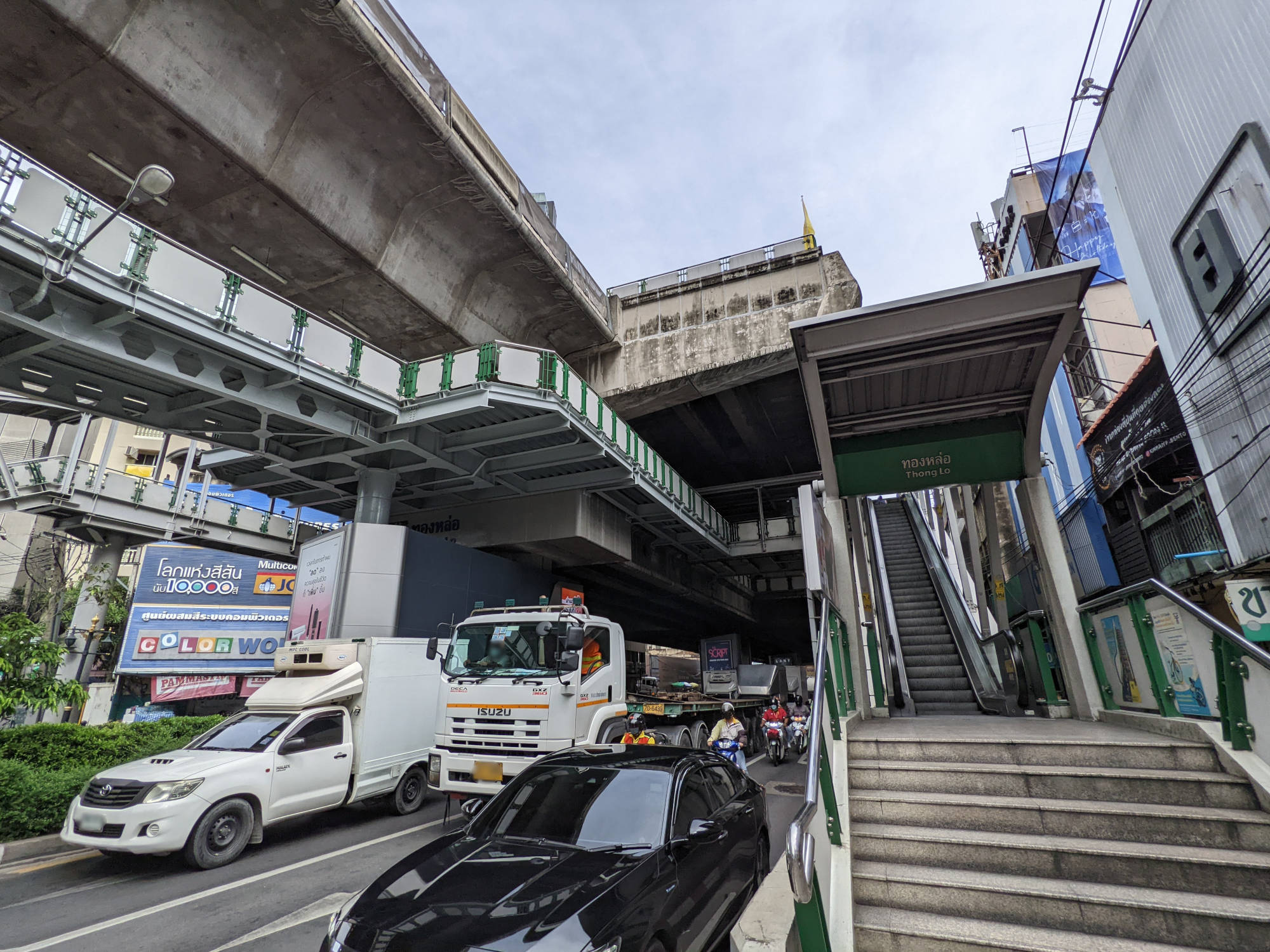 トンロー駅