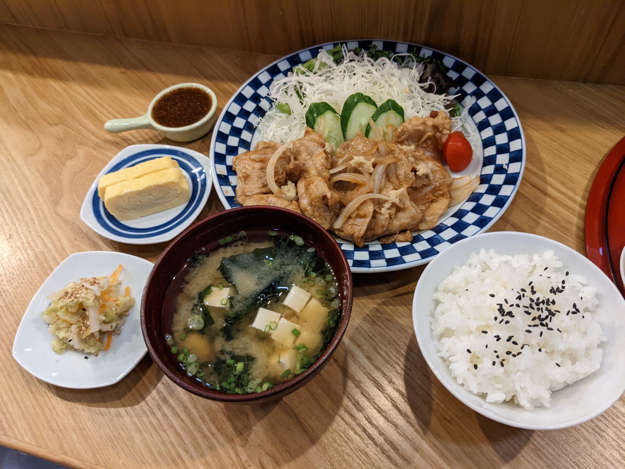 バンコク「結び」の生姜焼き定食