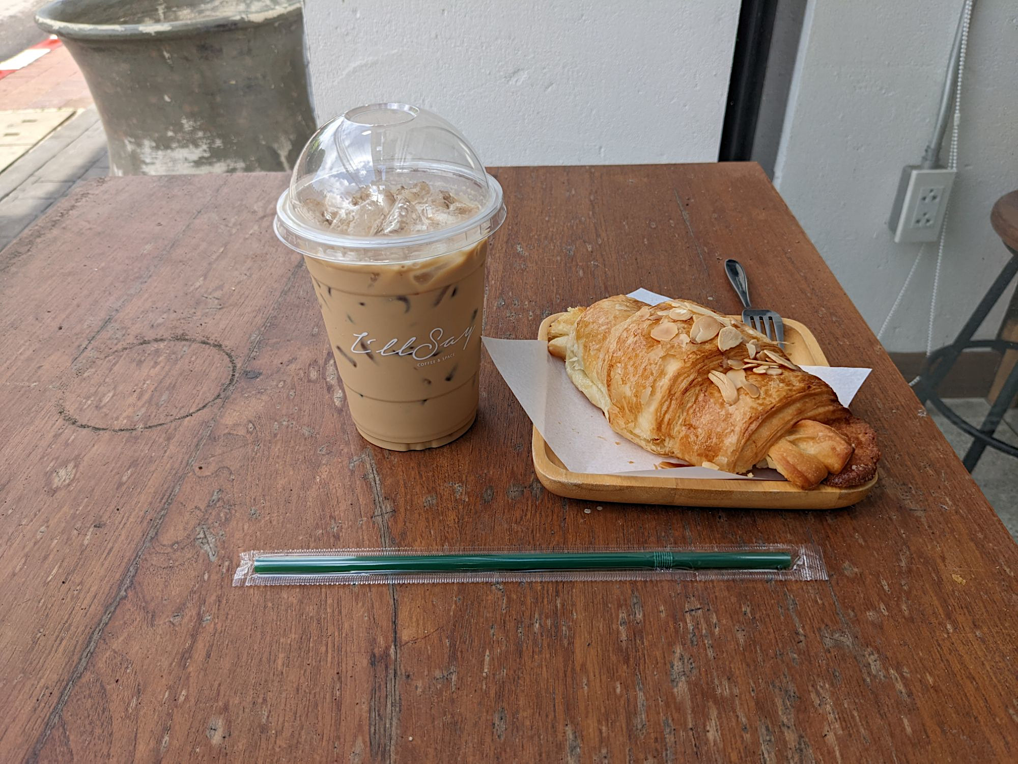 チェンマイのカフェで食べたクロワッサン